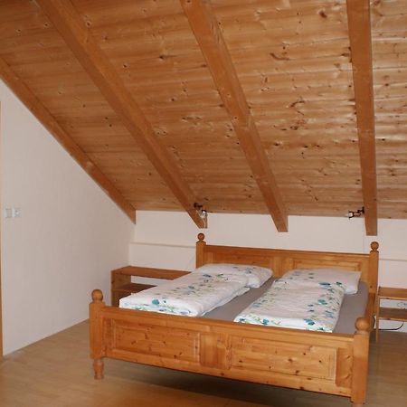 Rustikale Und Grosszuegige Ferienwohnung Kasperske Hory Εξωτερικό φωτογραφία