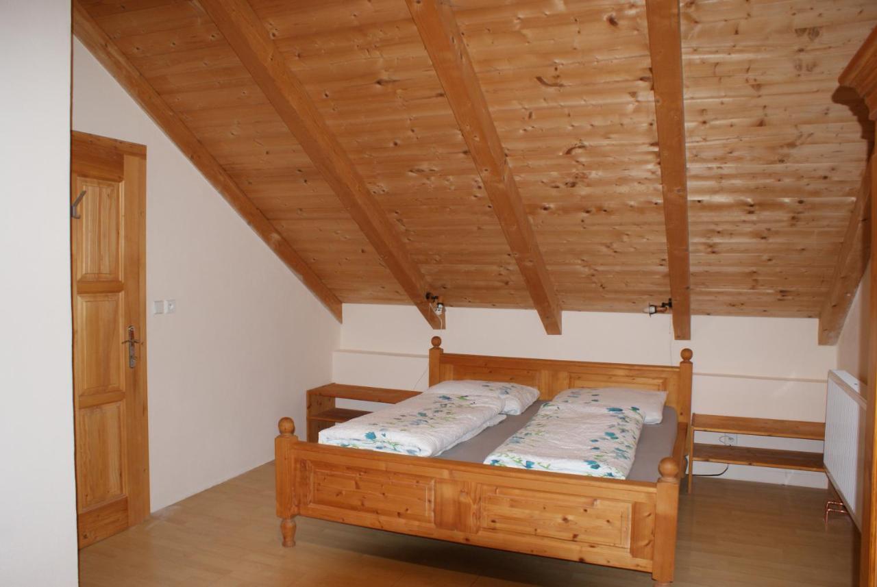 Rustikale Und Grosszuegige Ferienwohnung Kasperske Hory Εξωτερικό φωτογραφία